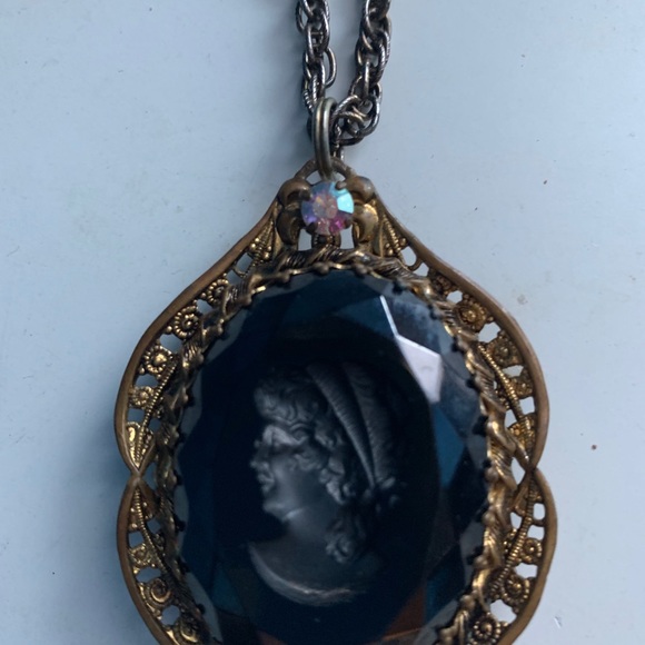 Vintage Black Cameo Necklace - Picture 5 of 5